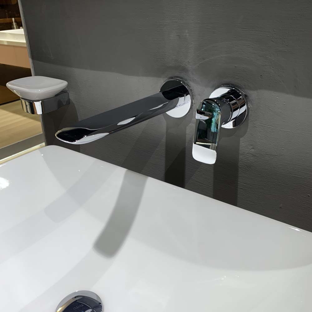 Vòi lavabo nóng lạnh gắn tường GA TOTO TLG04310BB - 3