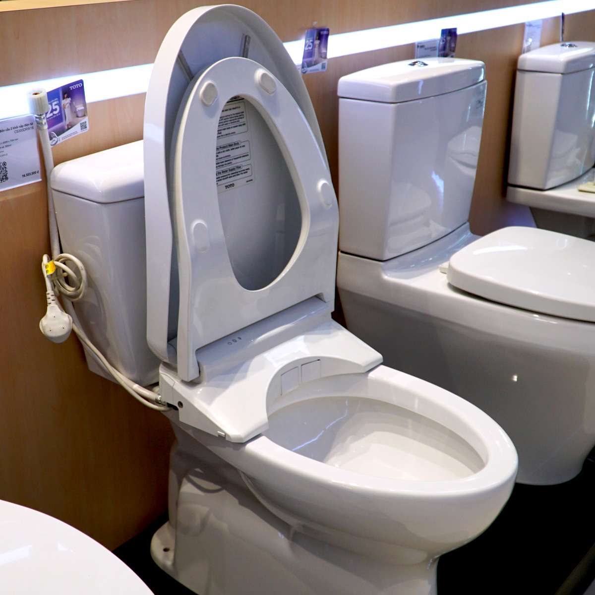 Bồn cầu TOTO CS300DRW11 2 khối nắp điện tử Washlet S7 TCF4911Z - 12