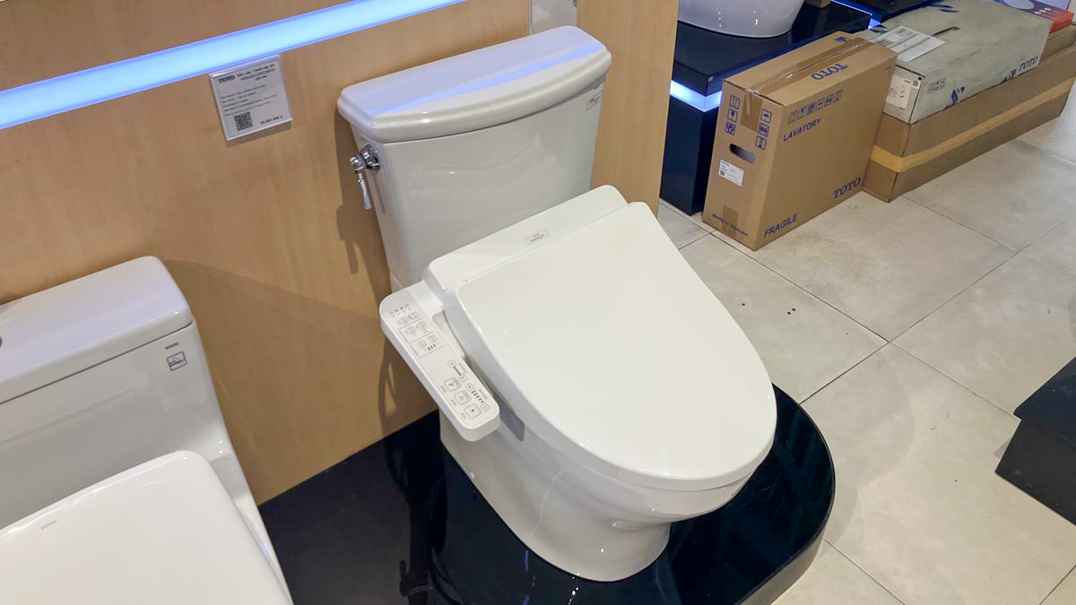 Bồn cầu TOTO CS986GW18 2 khối nắp điện tử TCF23710AAA Washlet C2 cơ bản - 3