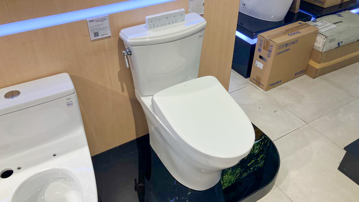 Bồn cầu TOTO CS986CGW23 2 khối nắp điện tử Washlet S7 TCF47360GAA giấu dây - 2