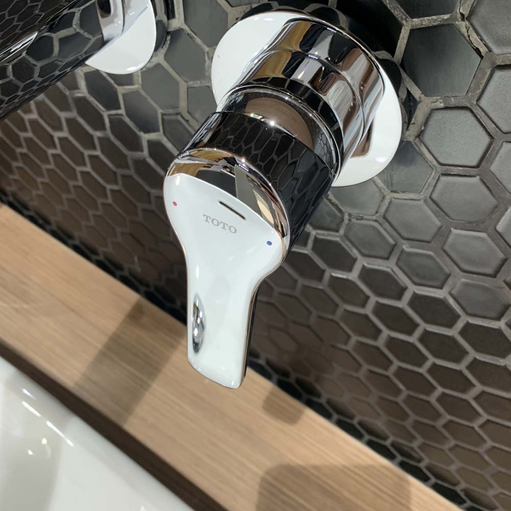 Vòi lavabo nóng lạnh gắn tường GS TOTO TLG03308BB (TLG03308B) - 8