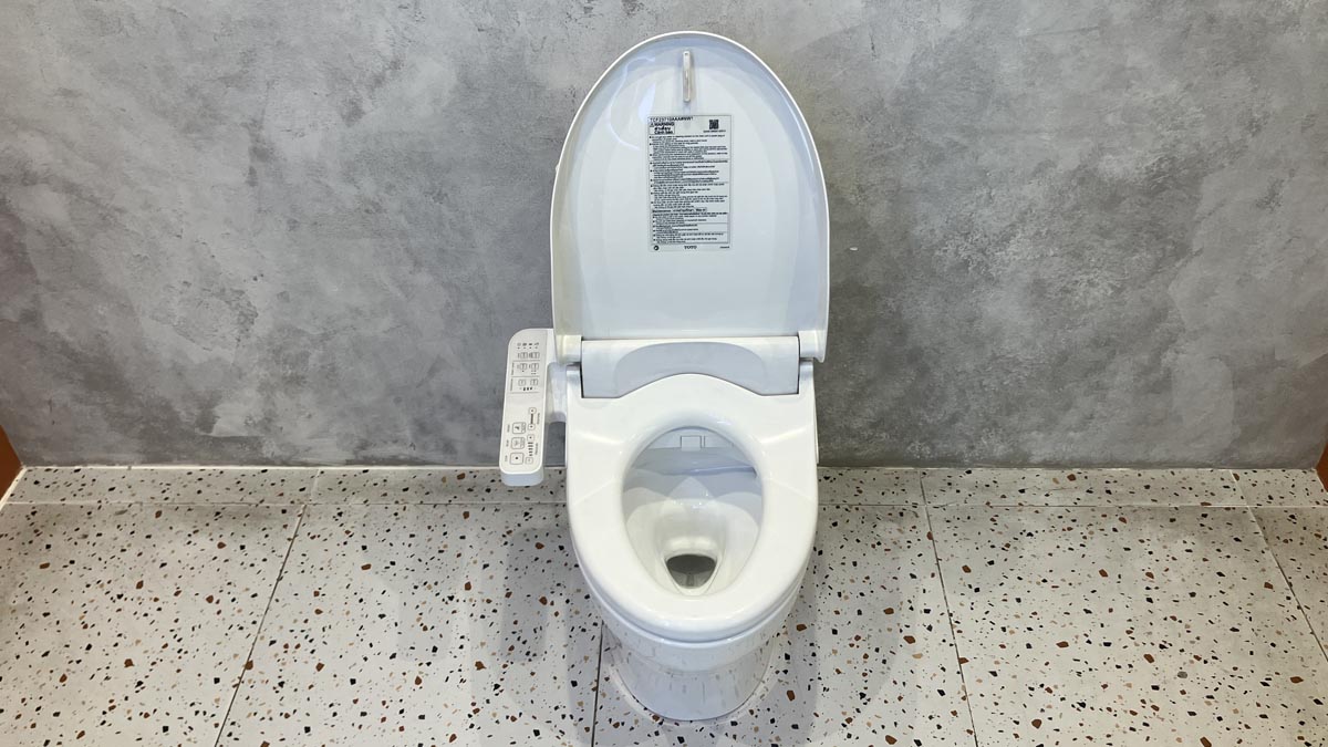 Bồn cầu TOTO CS838DW18 2 khối nắp điện tử TCF23710AAA Washlet C2 cơ bản - 6