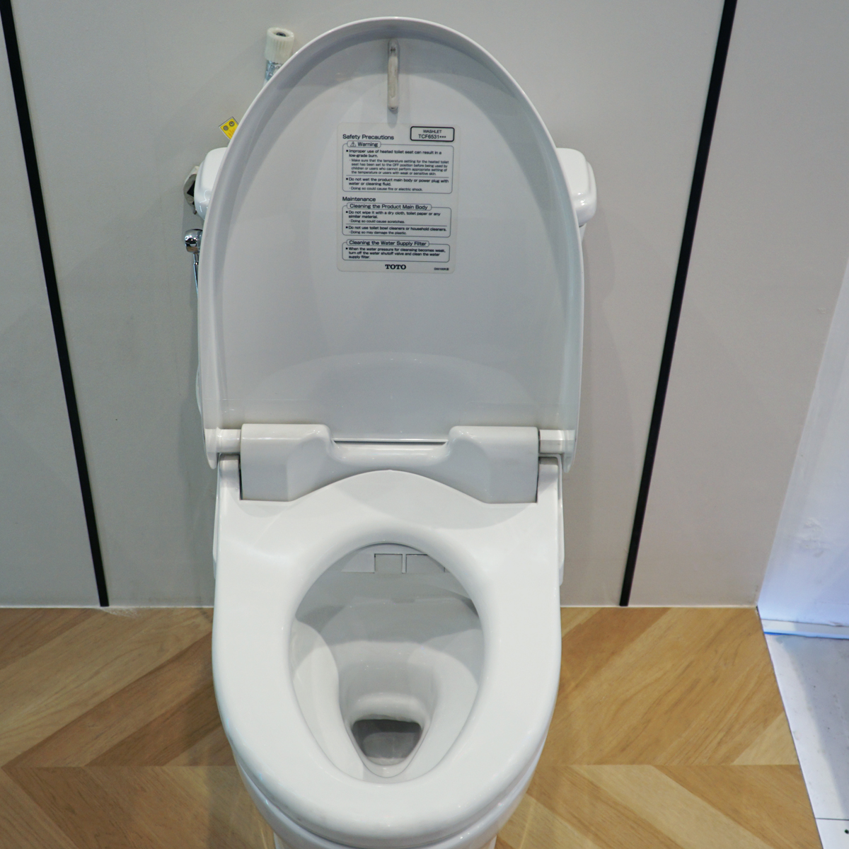 Bồn cầu TOTO nắp rửa điện tử CS986GW6 - 6