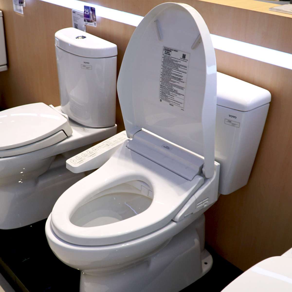 Bồn cầu TOTO CS300DRW16 2 khối nắp điện tử Washlet C2 TCF23410AAA - 10