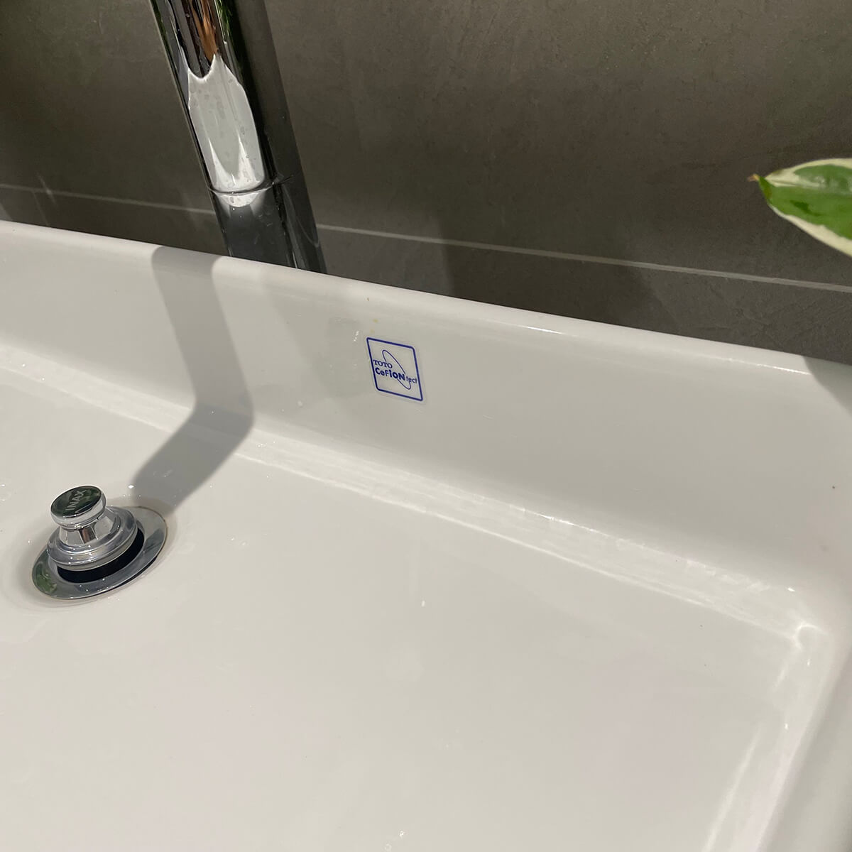 Chậu rửa lavabo đặt bàn TOTO LT952 - 15