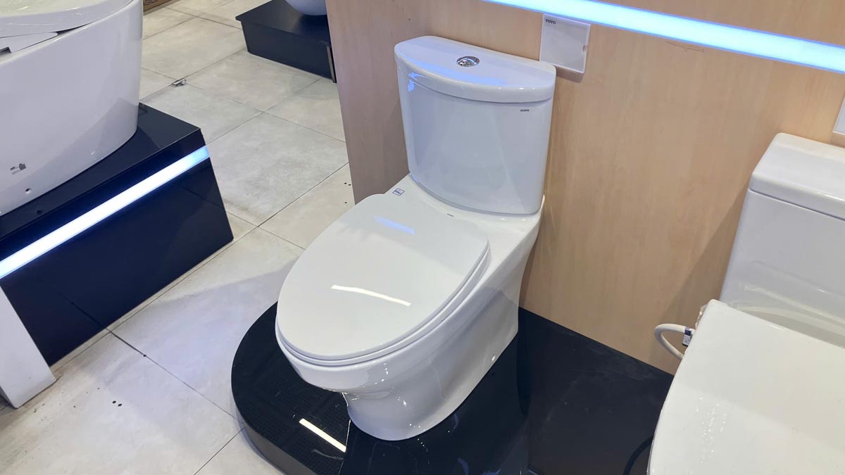 Bồn cầu 2 khối TOTO CS838DT10 nắp đóng êm TC395VS - 4