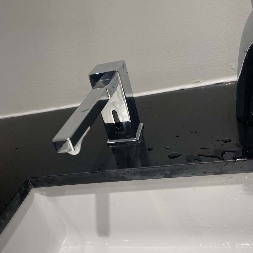 Vòi xịt xà phòng tự động TOTO TLK08001G - 4