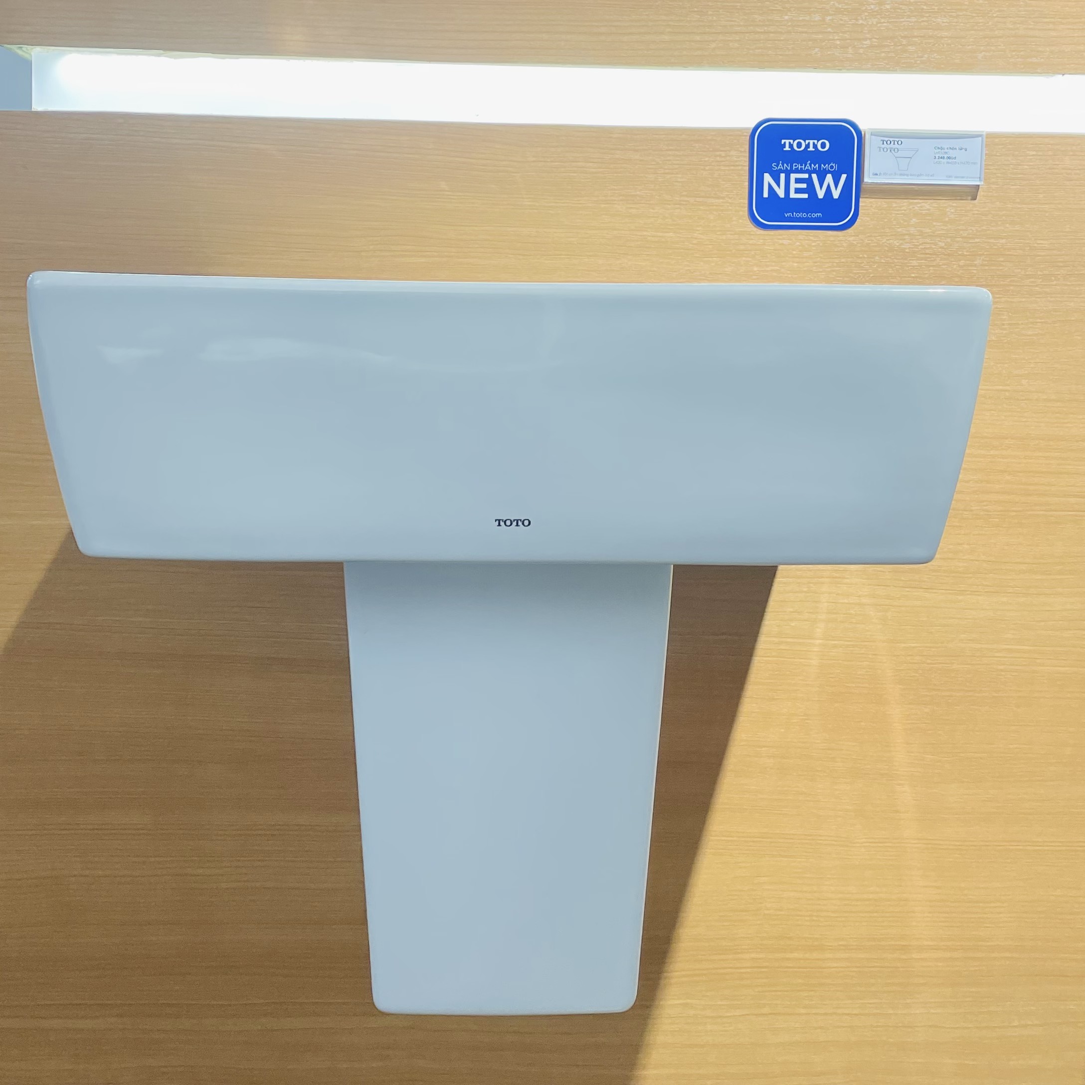 Chậu lavabo treo tường TOTO LHT328C chân lửng - 5
