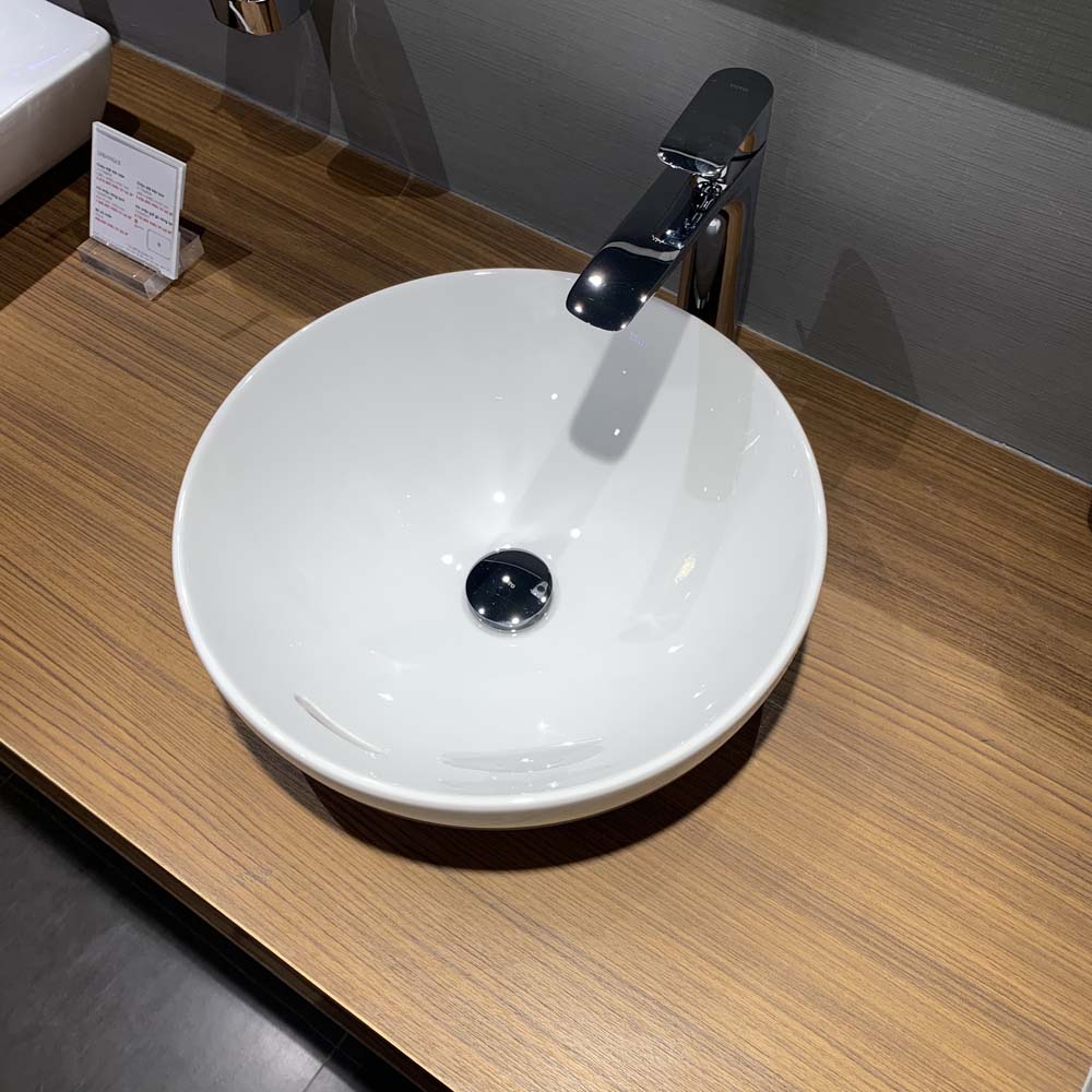 Chậu rửa lavabo đặt bàn TOTO LT1706 - 4