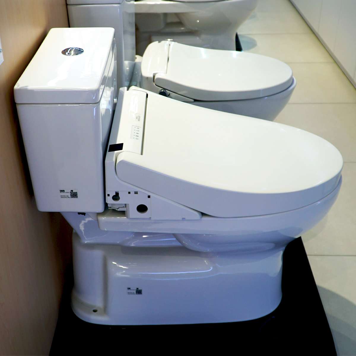 Bồn cầu TOTO CS302DW14 2 khối nắp điện tử Washlet C5 TCF24410AAA - 11