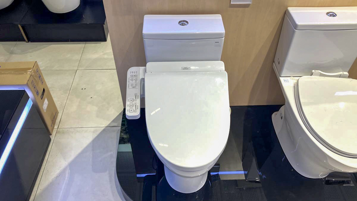 Bồn cầu TOTO CS302DW18 2 khối nắp điện tử TCF23710AAA Washlet C2 cơ bản - 3