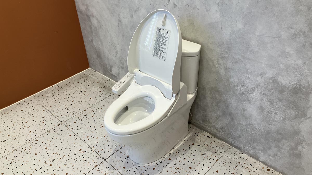 Bồn cầu TOTO CS838DW18 2 khối nắp điện tử TCF23710AAA Washlet C2 cơ bản - 7