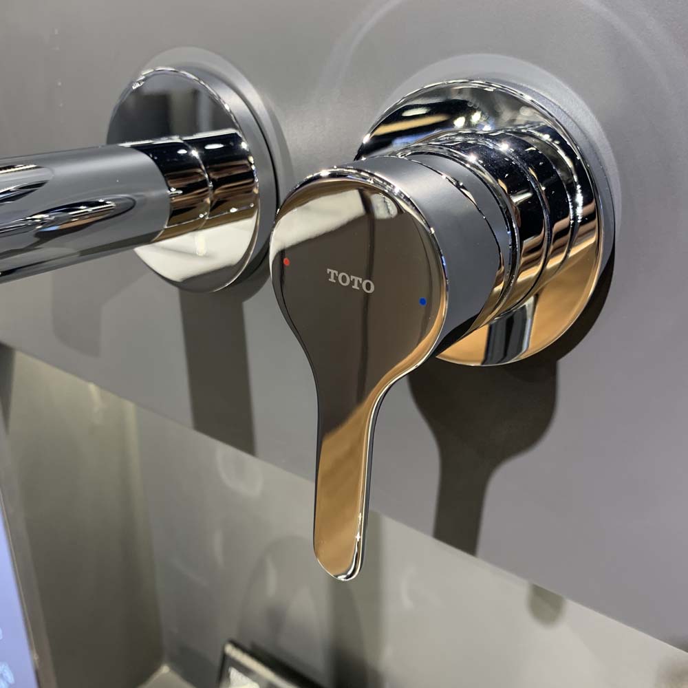 Vòi lavabo nóng lạnh gắn tường LB TOTO TLS01310B - 6