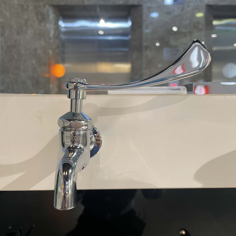 Vòi nước lạnh gắn tường TOTO T23BQ13N - 2