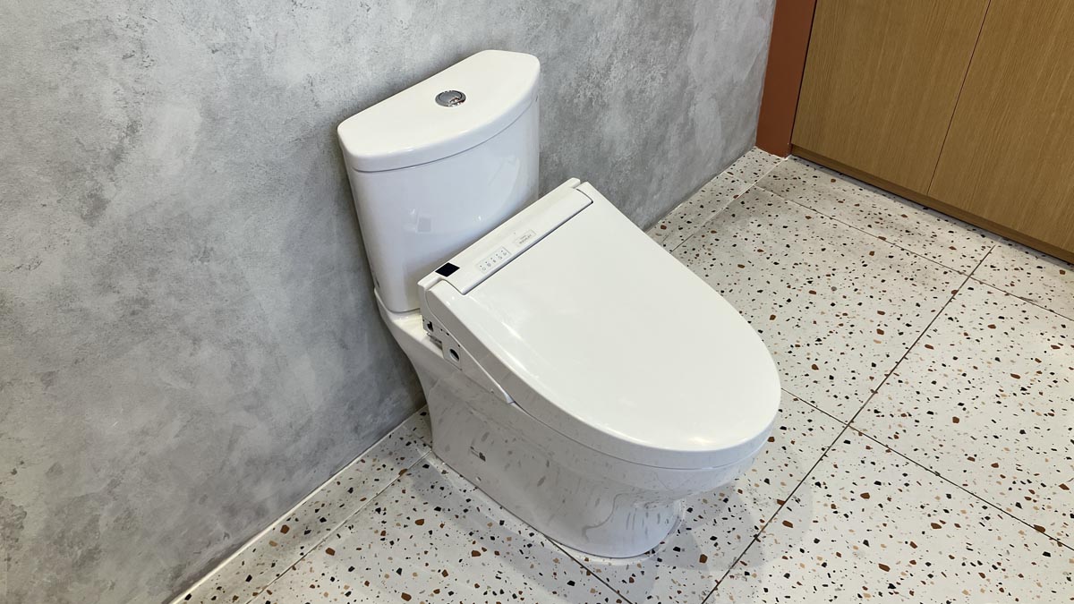 Bồn cầu TOTO CS838DW14 2 khối nắp điện tử Washlet C5 TCF24410AAA - 2