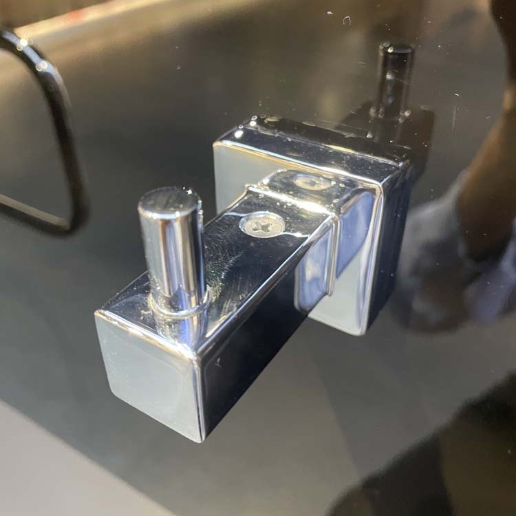 Móc áo L vuông TOTO YRH408V - 3