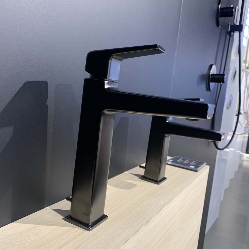 Vòi lavabo nóng lạnh GB TOTO TLG10303V - 24