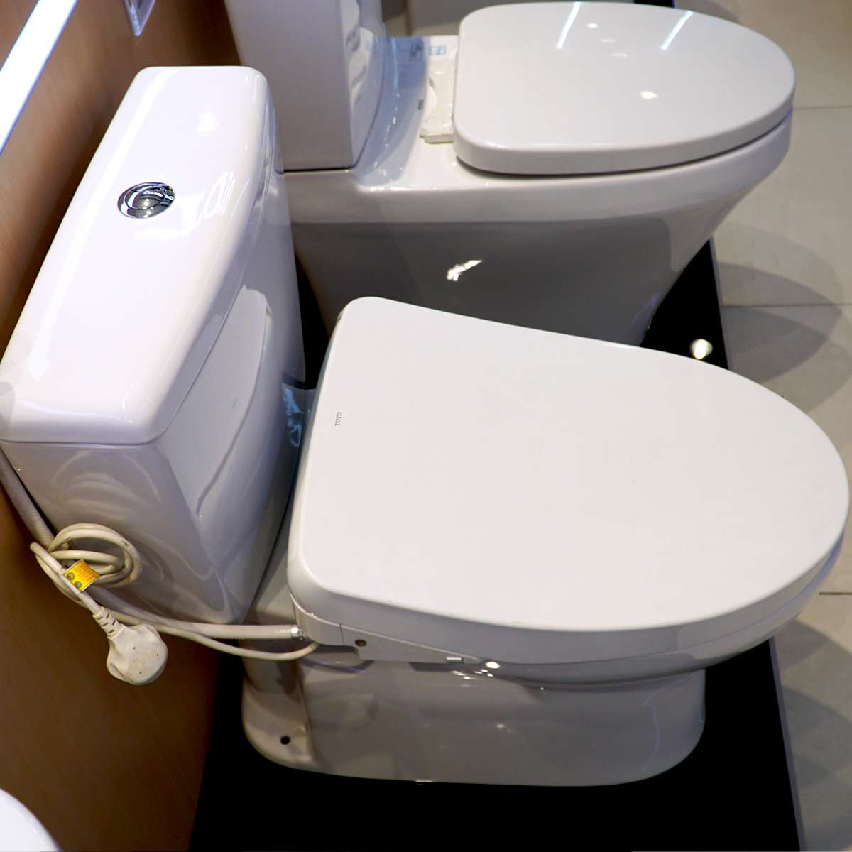 Bồn cầu TOTO CS300DRW11 2 khối nắp điện tử Washlet S7 TCF4911Z - 3