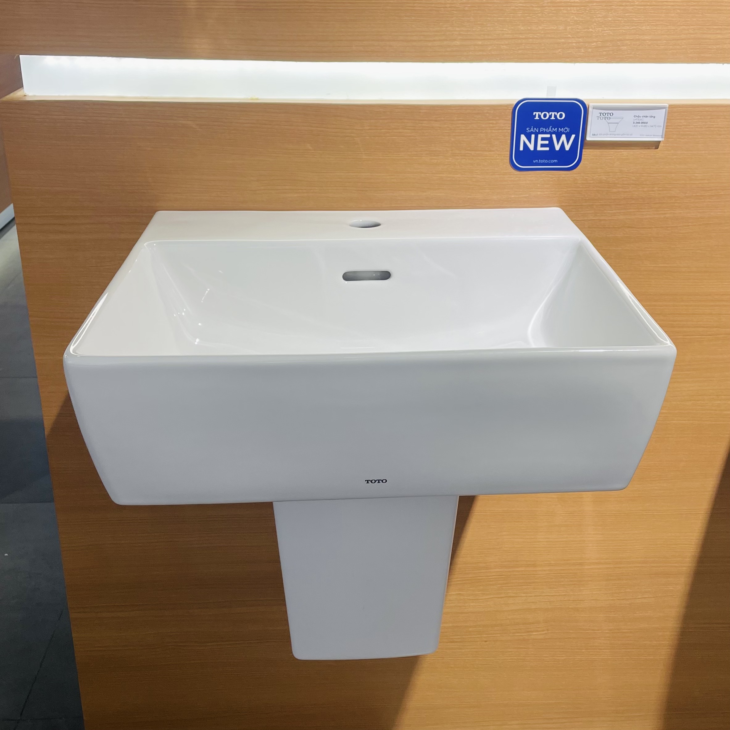 Chậu lavabo treo tường TOTO LHT328C chân lửng - 7