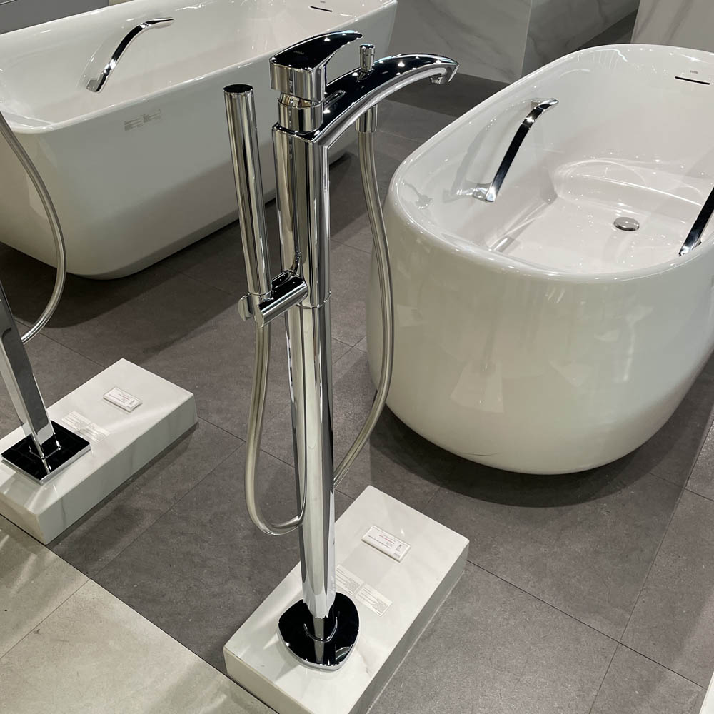 Vòi xả bồn tắm TOTO TBG09306AA TBN01105B đặt sàn nóng lạnh (kèm đế) - 4