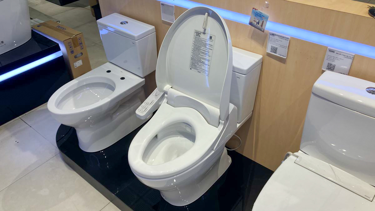 Bồn cầu TOTO CS326DW18 2 khối nắp điện tử TCF23710AAA Washlet C2 cơ bản - 7