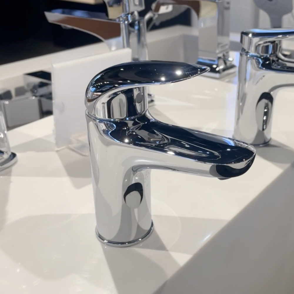 Vòi lavabo nóng lạnh LC TOTO TLS03301V - 3