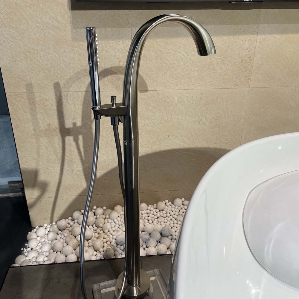 Vòi xả bồn tắm TOTO TBP01301AA TBN01105B đặt sàn nóng lạnh (kèm đế) - 6