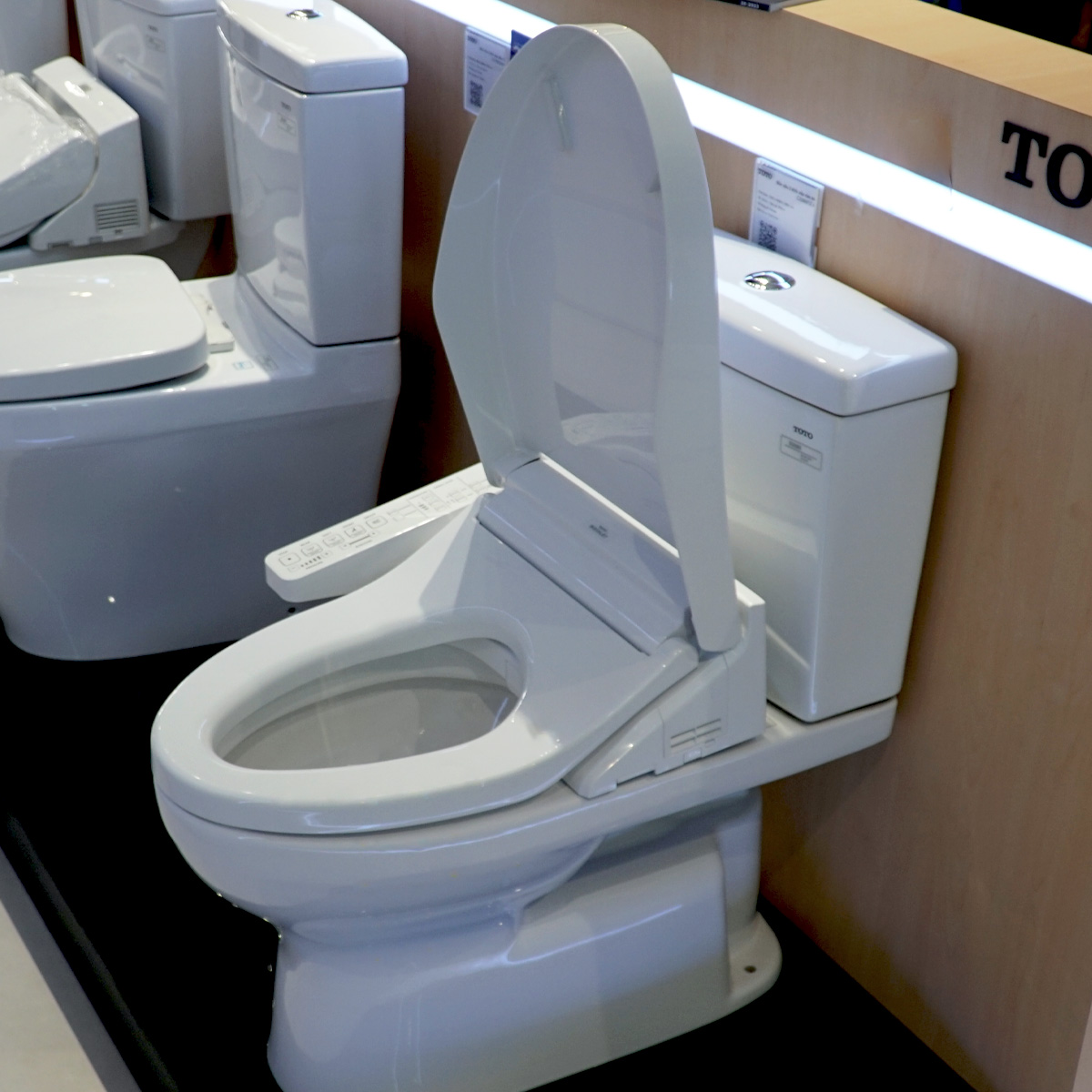 Bồn cầu TOTO CS320DRW16 2 khối nắp điện tử Washlet C2 TCF23410AAA - 6