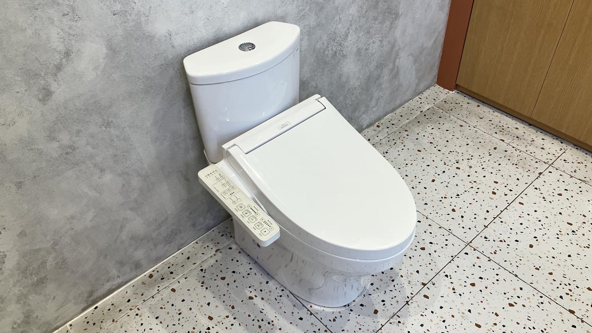 Bồn cầu TOTO CS838DW16 2 khối nắp điện tử Washlet C2 TCF23410AAA - 2