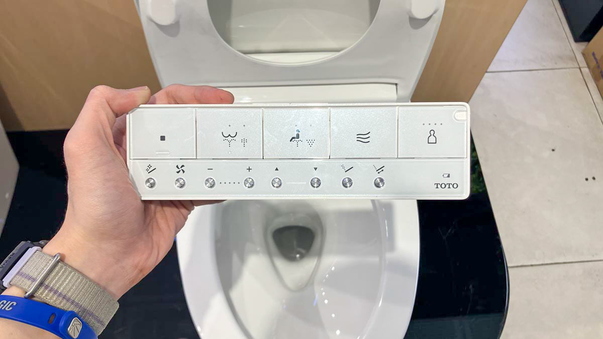 Bồn cầu TOTO CS769CDRW23 2 khối nắp điện tử Washlet S7 TCF47360GAA giấu dây - 11