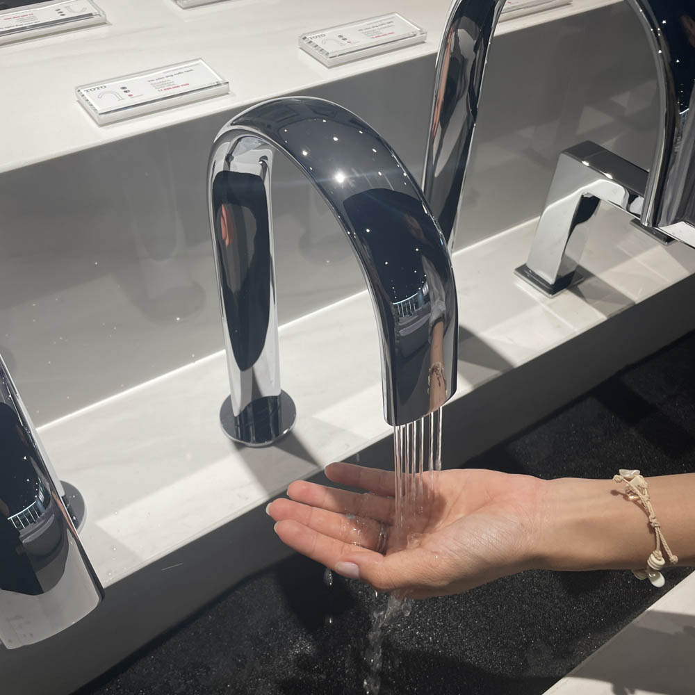 Vòi lavabo cảm ứng TOTO TLE24007A - 8