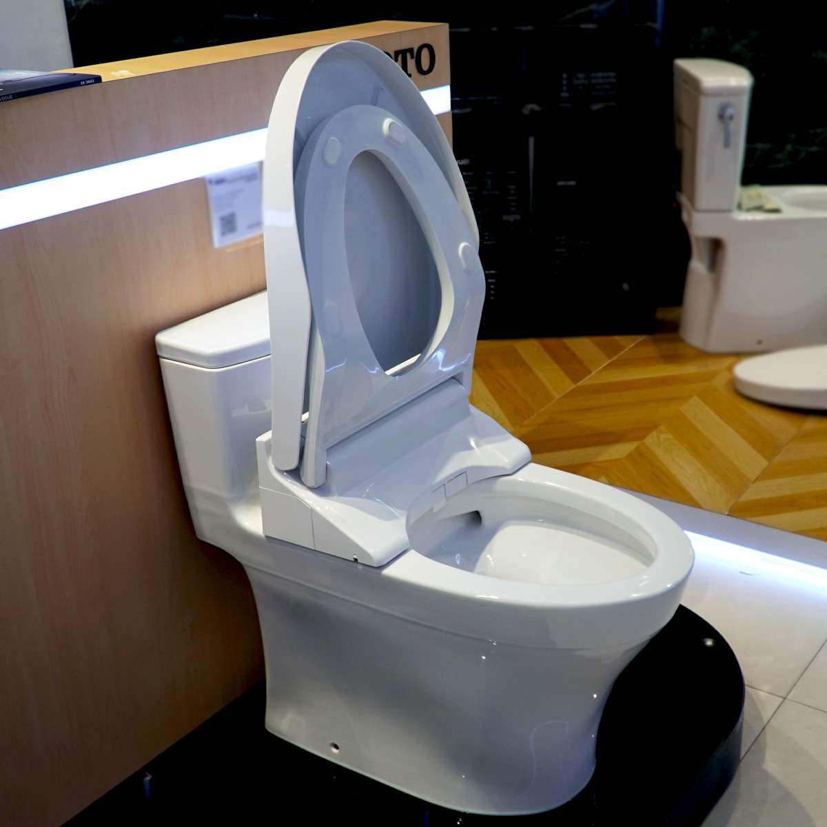 Bồn cầu TOTO MS885DW14 1 khối nắp điện tử Washlet C5 TCF24410AAA - 11