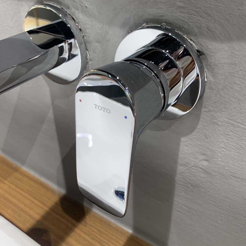 Vòi lavabo nóng lạnh gắn tường GA TOTO TLG04310BB - 5