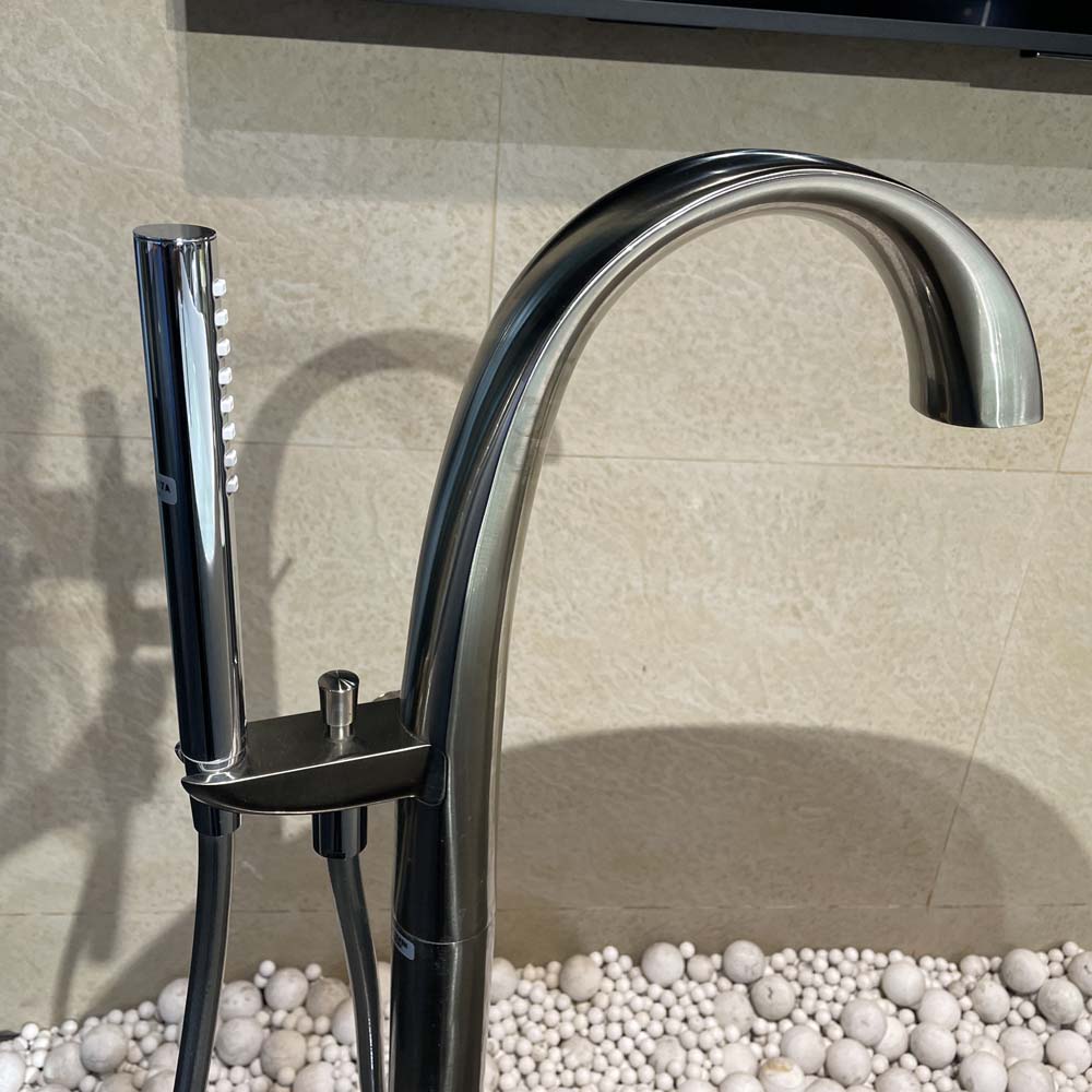 Vòi xả bồn tắm TOTO TBP01301AA TBN01105B đặt sàn nóng lạnh (kèm đế) - 7