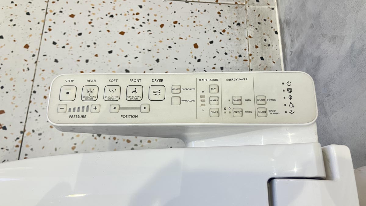 Bồn cầu TOTO CS838DW16 2 khối nắp điện tử Washlet C2 TCF23410AAA - 11