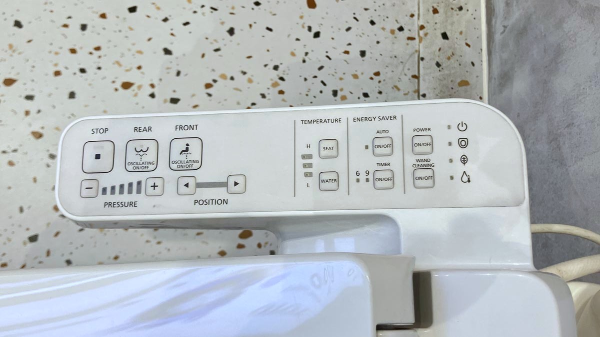 Bồn cầu TOTO CS838DW18 2 khối nắp điện tử TCF23710AAA Washlet C2 cơ bản - 10