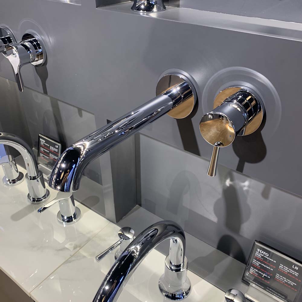 Vòi lavabo nóng lạnh gắn tường LN TOTO TLS02308B - 2