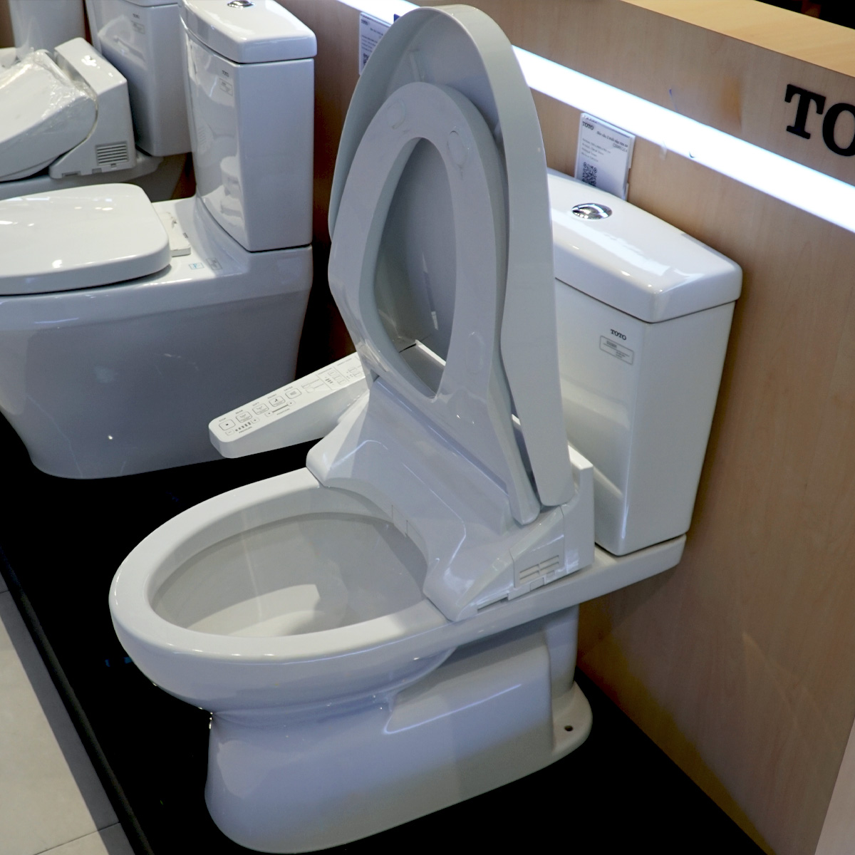 Bồn cầu TOTO CS320DRW16 2 khối nắp điện tử Washlet C2 TCF23410AAA - 8