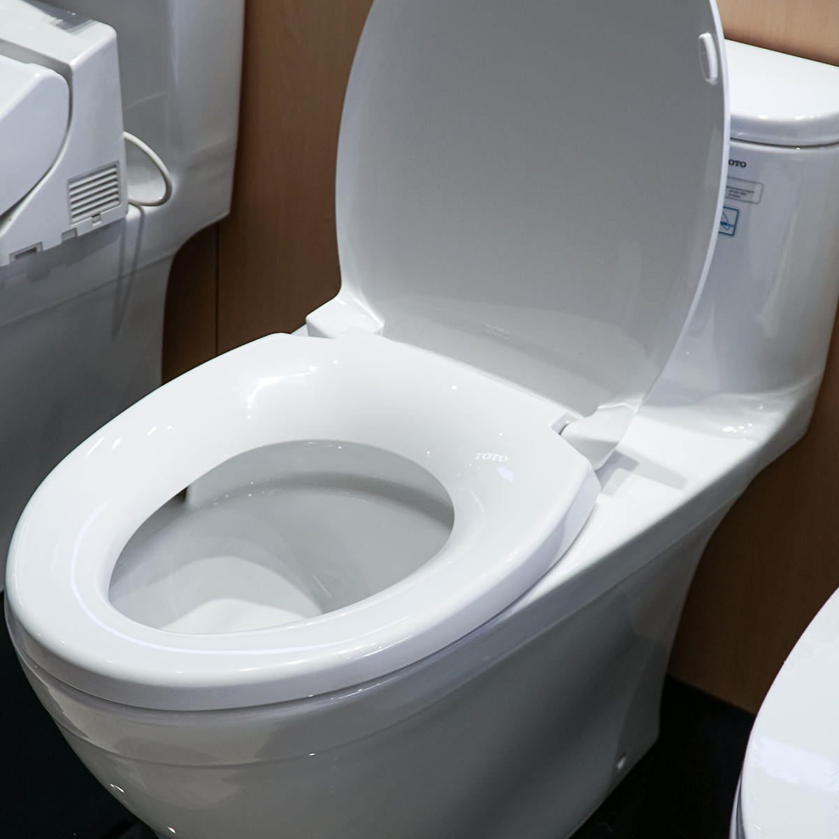 Bồn cầu 1 khối TOTO MS887RT2 nắp đóng êm TC393VS - 3