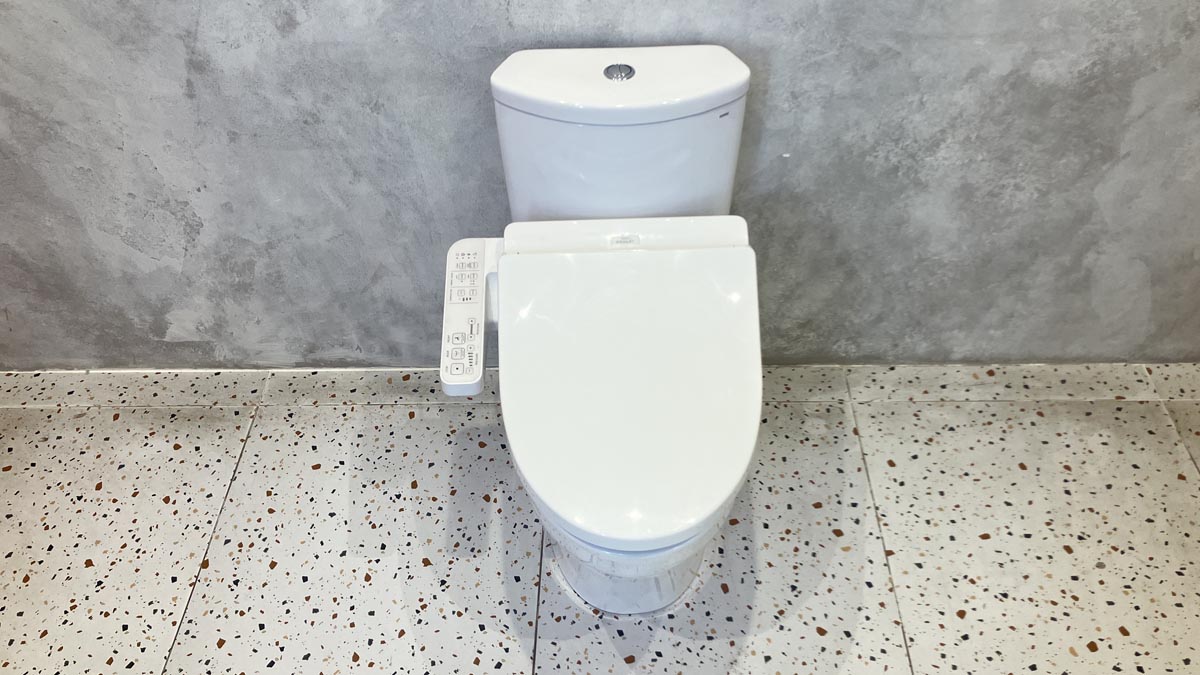 Bồn cầu TOTO CS838DW18 2 khối nắp điện tử TCF23710AAA Washlet C2 cơ bản - 3