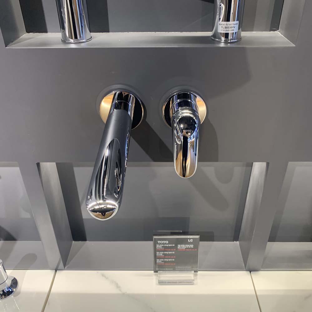 Vòi lavabo nóng lạnh gắn tường LC TOTO TLS03308B - 3