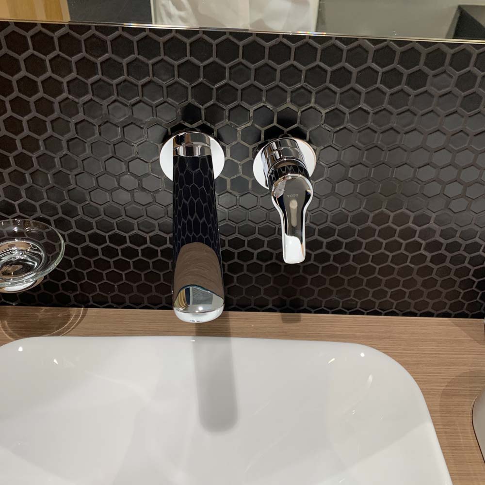 Vòi lavabo nóng lạnh gắn tường GS TOTO TLG03308BB (TLG03308B) - 4