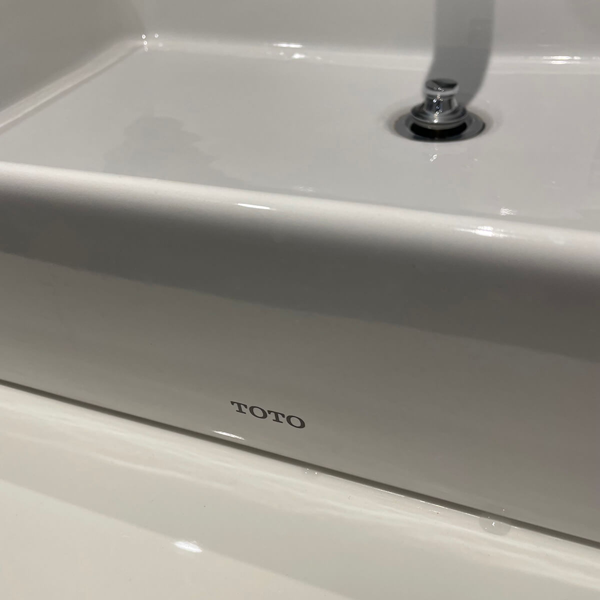 Chậu rửa lavabo đặt bàn TOTO LT952 - 16