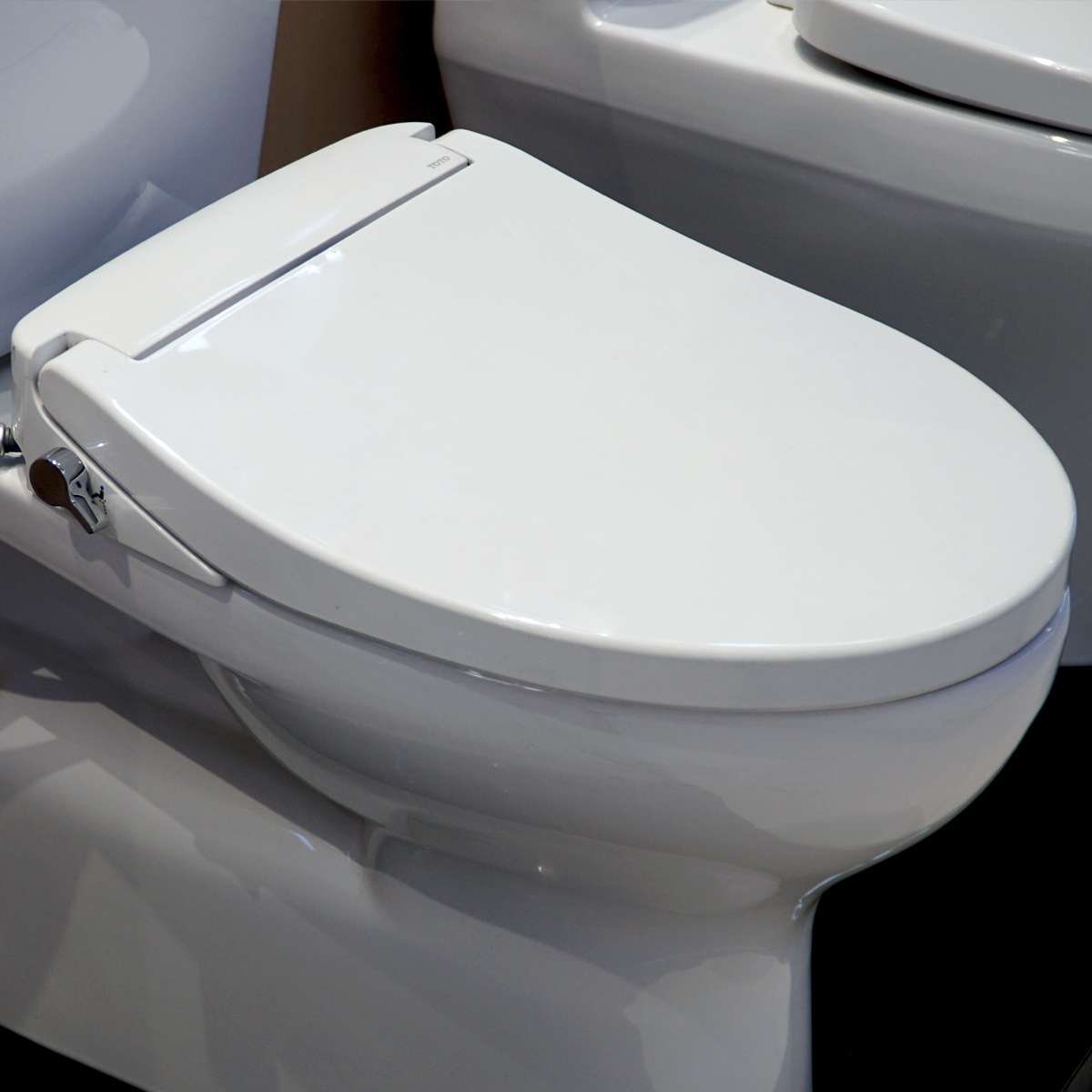 Bồn cầu TOTO CS300DRE2 2 khối nắp rửa cơ TCW07S - 4