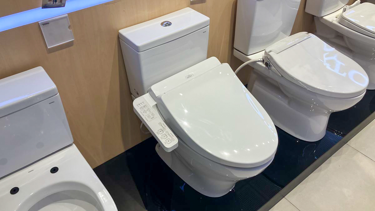 Bồn cầu TOTO CS326DW18 2 khối nắp điện tử TCF23710AAA Washlet C2 cơ bản - 3