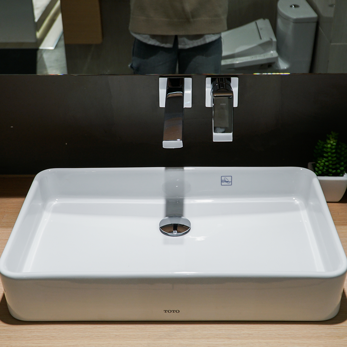 Chậu rửa lavabo đặt bàn TOTO LT952 - 17