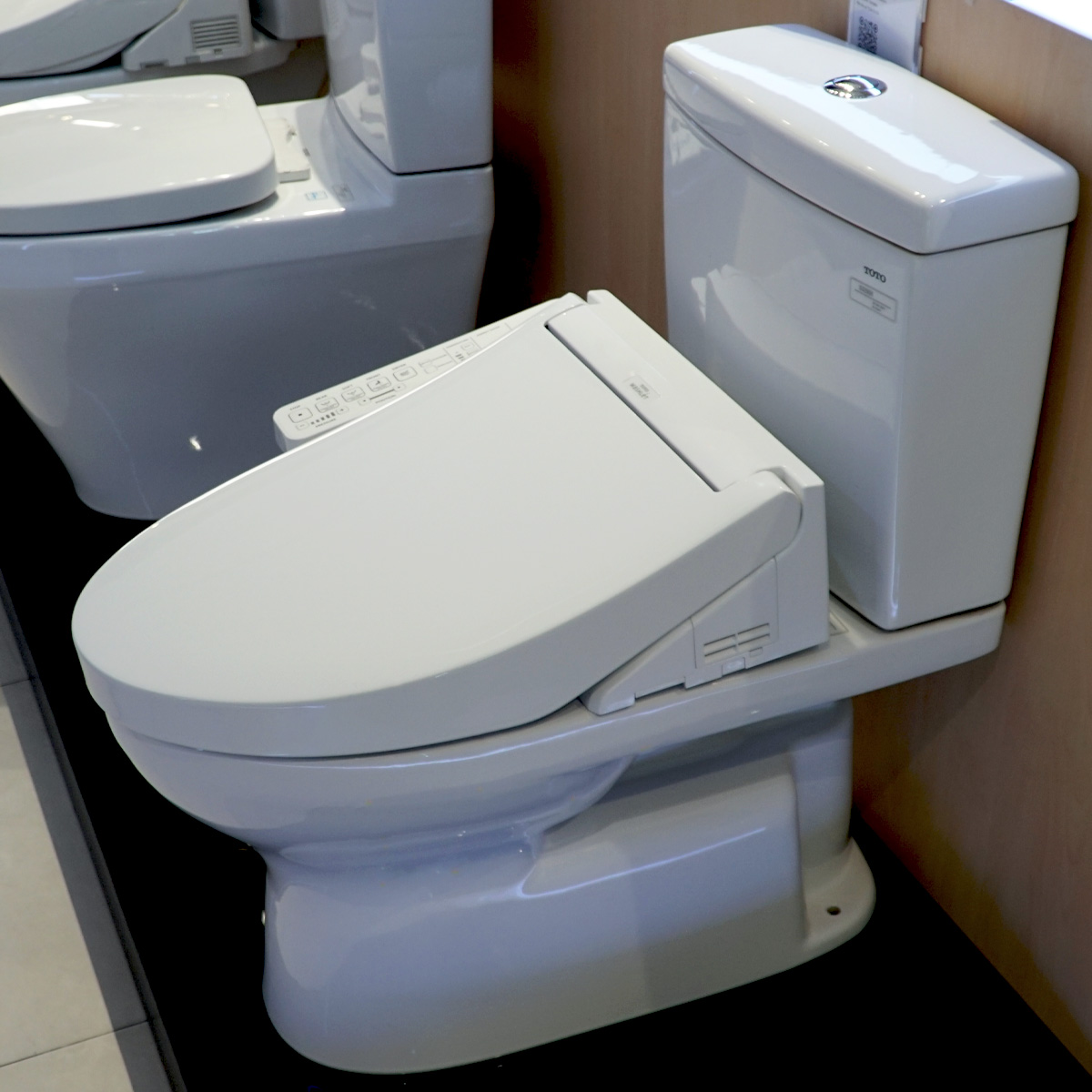 Bồn cầu TOTO CS320DRW16 2 khối nắp điện tử Washlet C2 TCF23410AAA - 3
