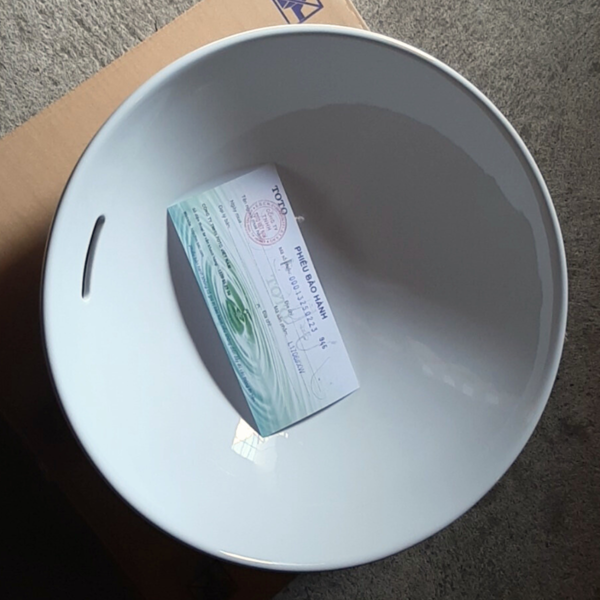 Chậu rửa lavabo đặt bàn TOTO LT1706 - 9