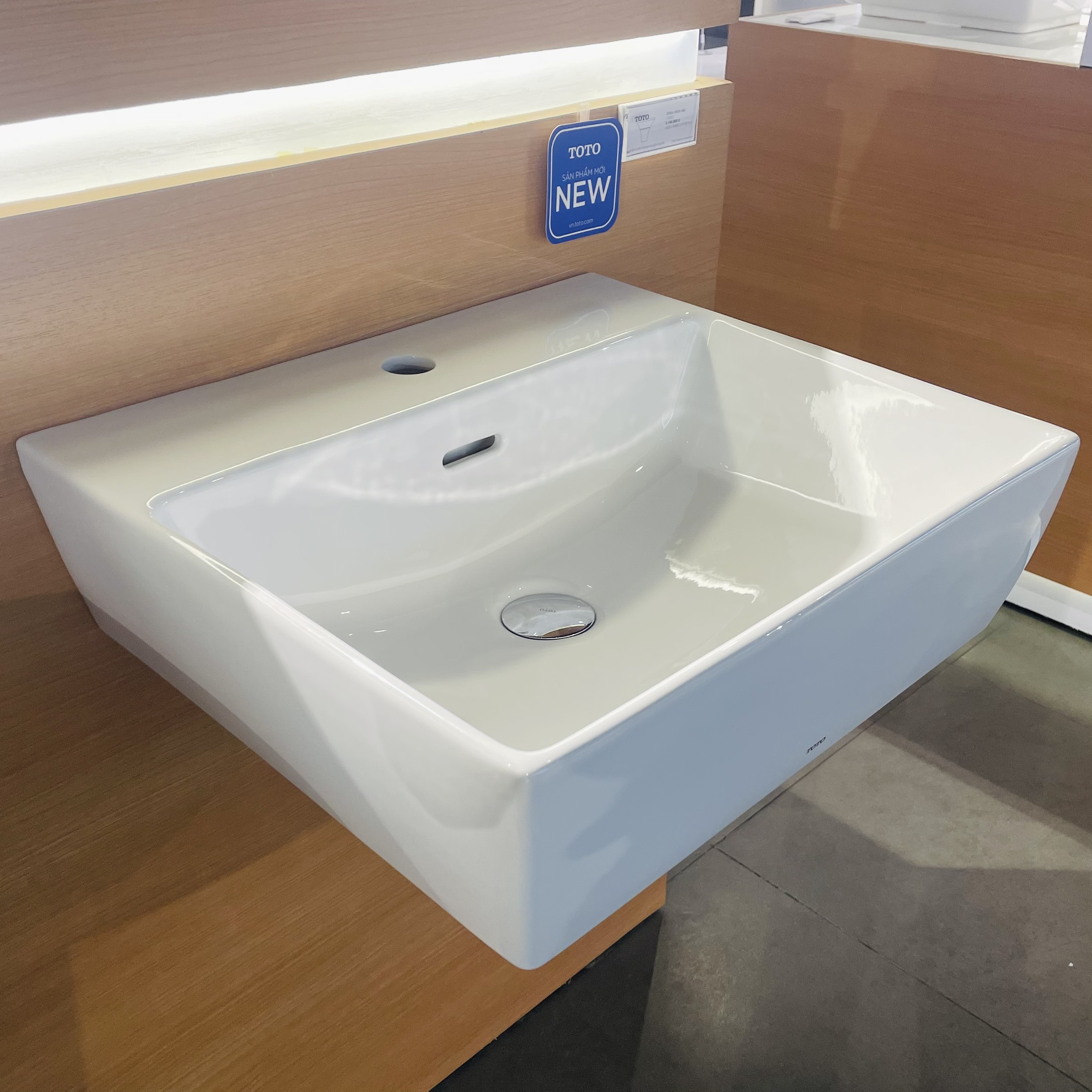 Chậu lavabo treo tường TOTO LT328C - 3