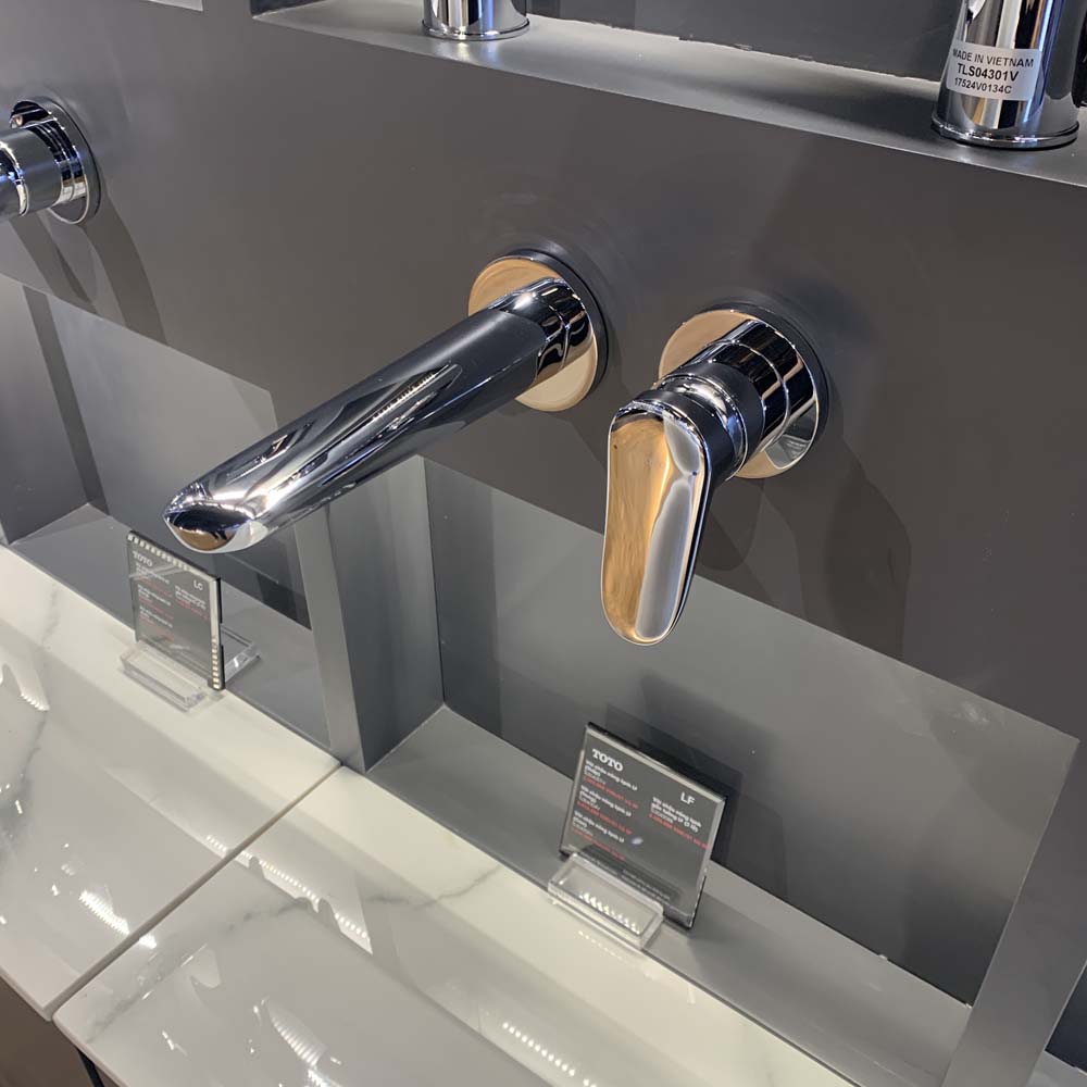 Vòi lavabo nóng lạnh gắn tường LF TOTO TLS04308B - 2